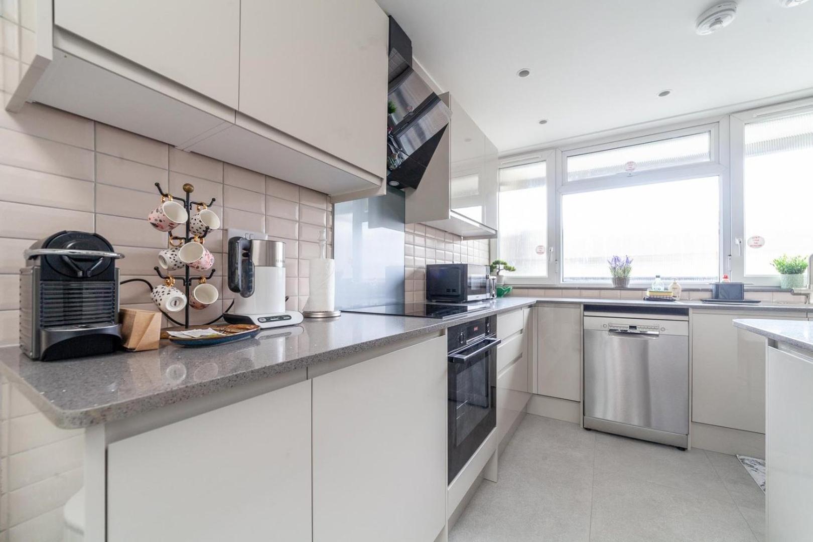 Excellent 3-Bed Flat In Elephant & Castle Londen Buitenkant foto